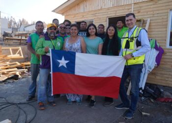 Municipalidad de El Bosque entrega las primeras viviendas de emergencia en El Edén a familias damnificadas por los incendios forestales.