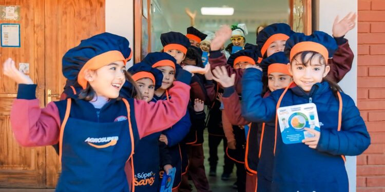 Más de 260 mil personas se beneficiaron de los programas de relacionamiento comunitario de Agrosuper en 2025.