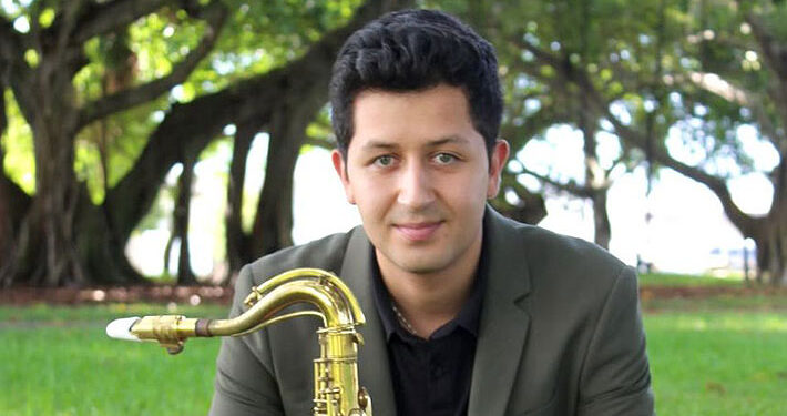 Saxofonista chileno fue arrestado por el ICE en EE.UU. y se encuentra en prisión en Alligator Alcatraz, Florida.