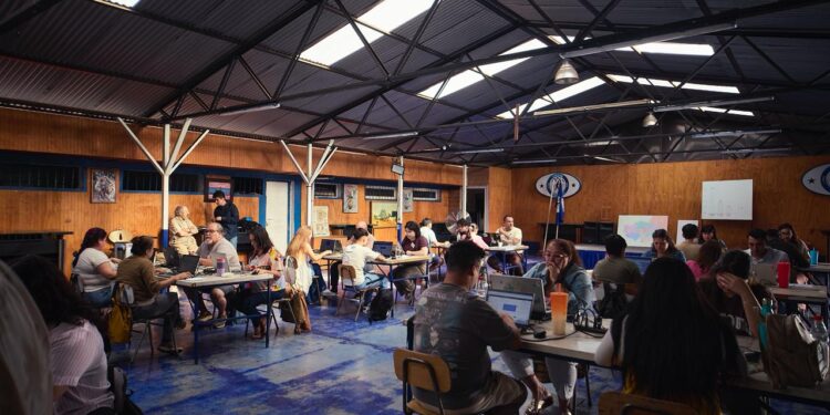 50 vecinos se la juegan con ingenio para reducir el consumo de agua.