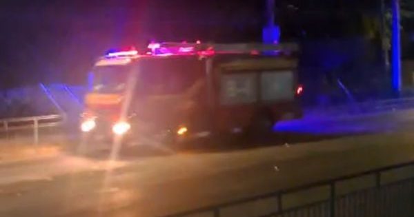 Fuego devastador afecta a dos casas en Lampa durante la madrugada.