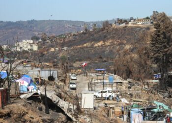 Fiscalía indaga un fraude de $1.100 millones relacionado con los incendios de 2024 en Valparaíso.