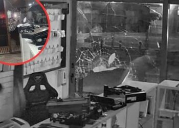 [VIDEO] Delincuentes se roban celulares y compus de un local en plena Av. Chicureo