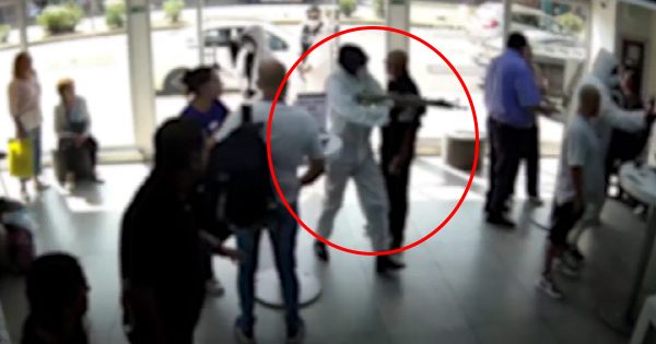 Capturan a tres delincuentes que estuvieron involucrados en violento asalto a sucursal de empresa de telecomunicaciones.