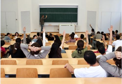 Universidades en Chile usan Inteligencia Artificial para frenar la fuga de postulantes y agilizar las matrículas.