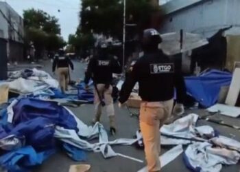 Recuperación del barrio Meiggs avanza con otro desalojo de toldos azules.