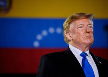 Trump anuncia su visita a Venezuela y establece un acuerdo con grandes compañías petroleras.