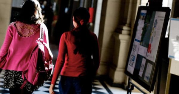 Estudio muestra que el 35% de las carreras en Chile no generan ganancias.