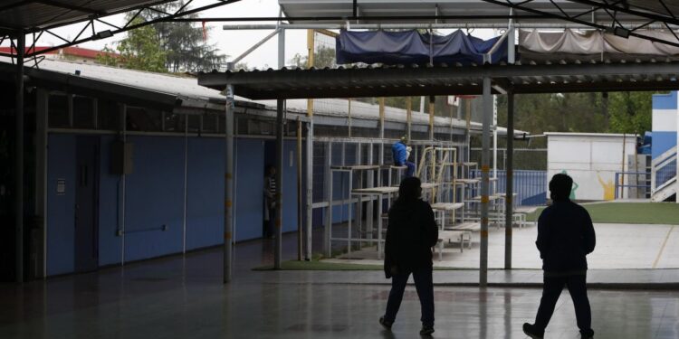 Informe indica que las expulsiones superaron a las cancelaciones de matrícula en 2024.